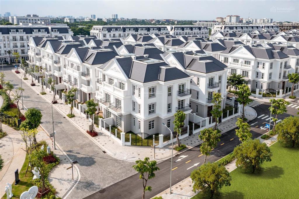 Bán gấp lô góc btsl diện tích 203,3m / mặt tiền 20m, đường 17m thông thẳng ra hồ 31ha