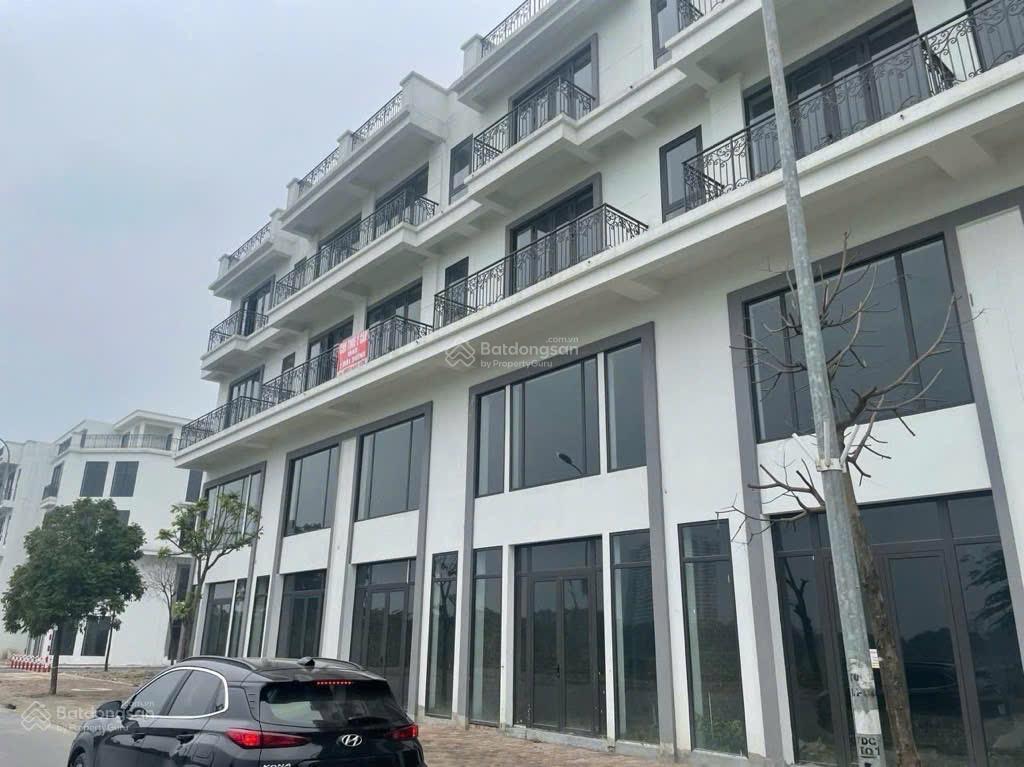 Bán gấp lk mặt phố nguyễn mậu tài dtich 76m, 2 mt 5m, đường 40m, view hồ, kd tốt