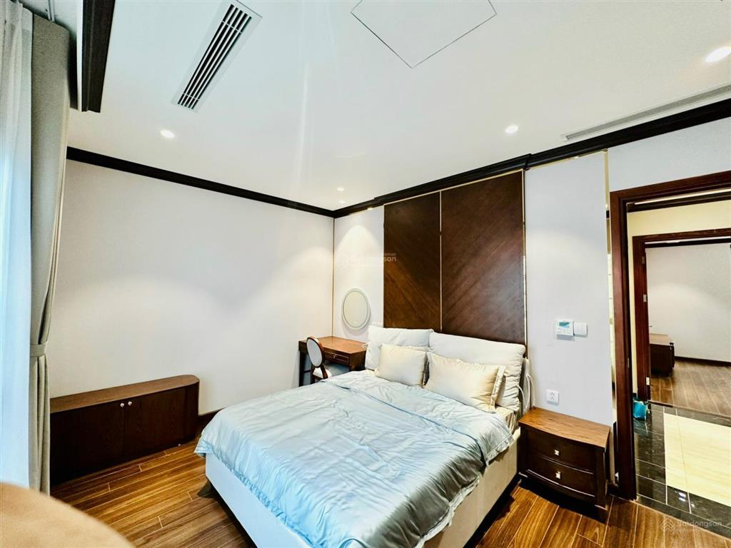 Bán lô góc ban tím dtich 95,7m/mt 15m đường 17m view hồ da eurowindow gia lâm