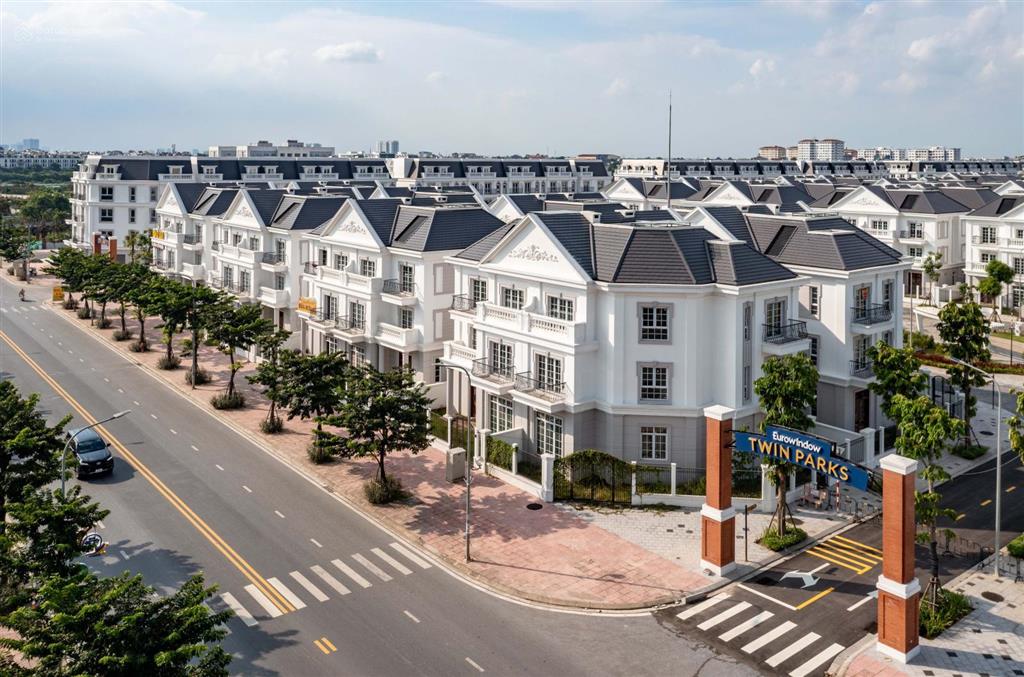 Cần bán gấp btsl dtich 192,5m / mt 11m da eurowindow gia lâm mặt phố thành trung kd tốt