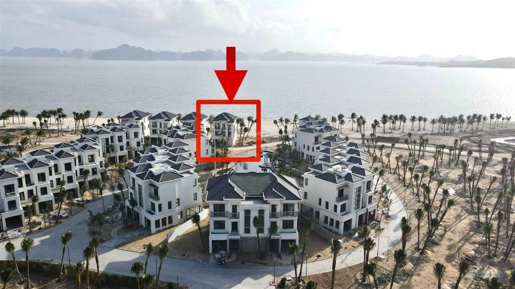 Hàng độc quyền căn biệt thự mặt biển, view vịnh từ tầng 1 tới tầng 3 bim hạ long 483m2, 30,7 tỷ