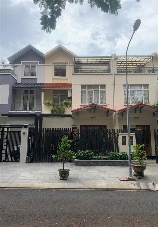 Bán gấp nhà phố đối diện chung cư kdc conic 13b. diện tích 7x20m gồm 1 trệt 2 lầu áp mái. giá 12tỷ5