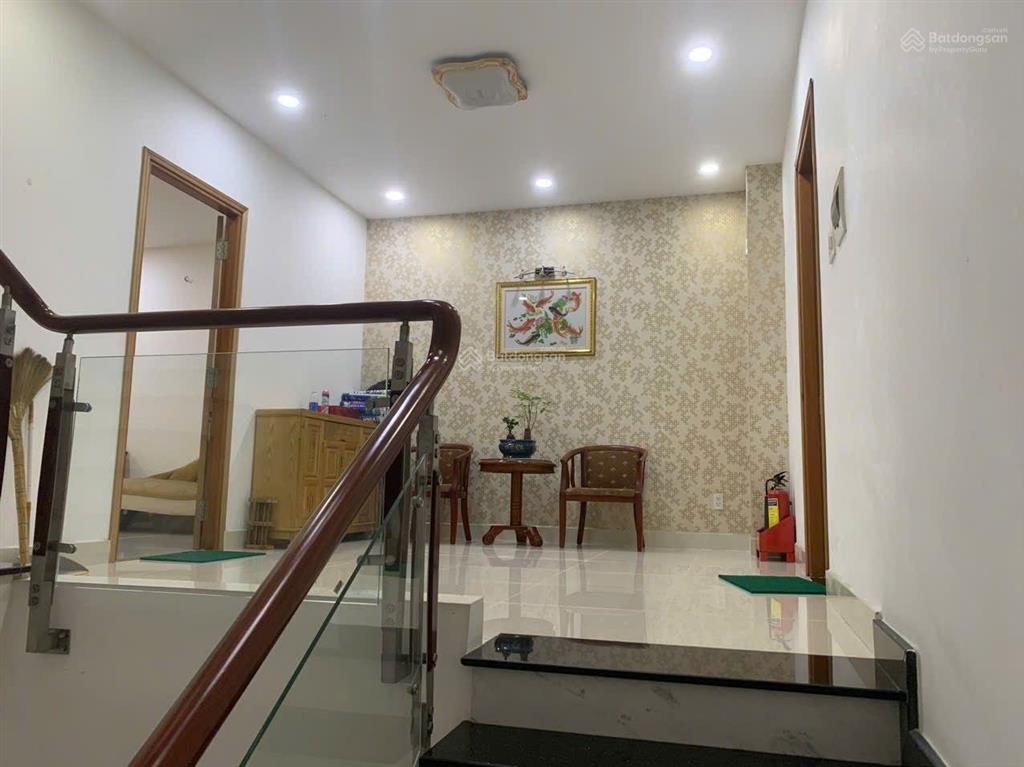 Bán gấp nhà phố đối diện chung cư kdc conic 13b. diện tích 7x20m gồm 1 trệt 2 lầu áp mái. giá 12tỷ5