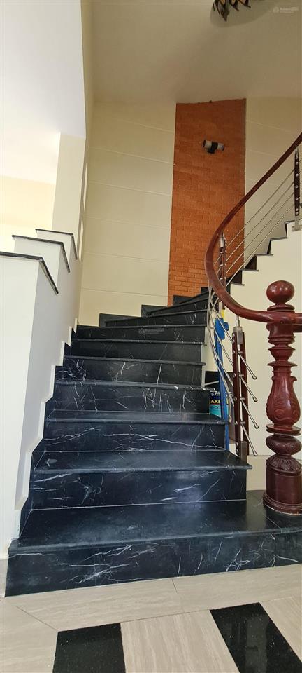 Chính chủ bán gấp căn nhà góc 2 mặt tiền kdc conic 13b. diện tích 8,5x18m gồm 1tr, 2l. giá 13tỷ3 tl