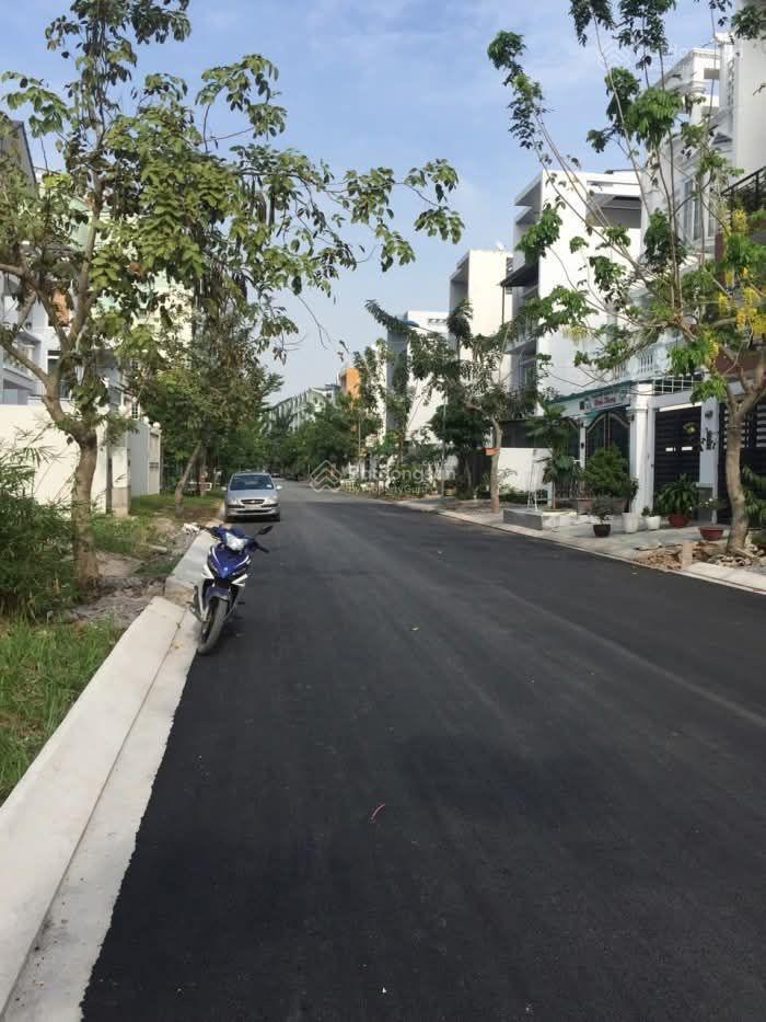 Bán gấ lô đây biệt thự kdc conic 13b mặt tiền nguyễn văn linh.14x18 (252m2) sổ hồng.giá 62tr/m2