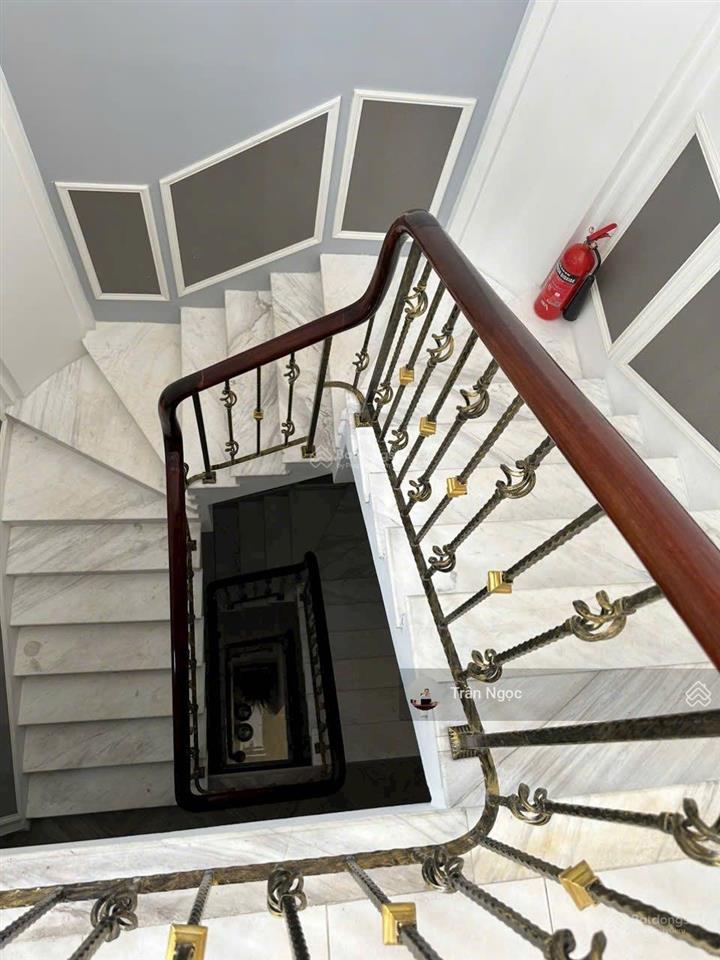 Biệt thự số 86 võ thị sáu, phường tân định, quận 1 ngang 6.5m dài 20m, 3 lầu giá 50 triệu/thang