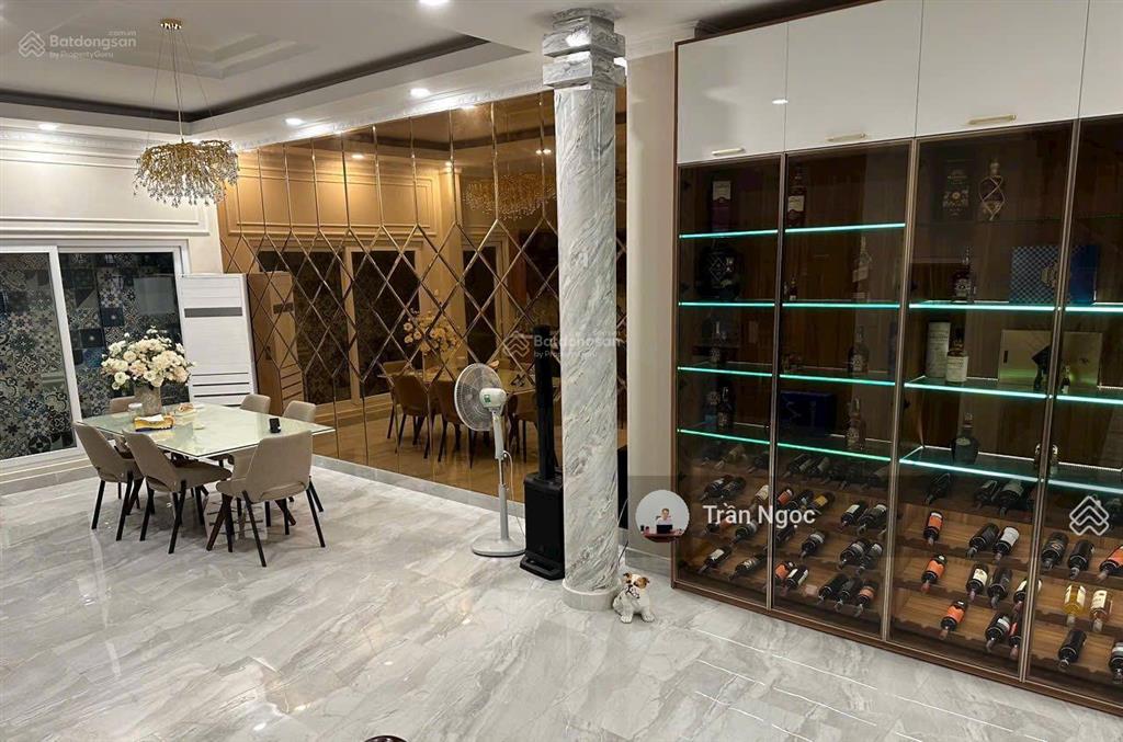 Biệt thự số 86 võ thị sáu, phường tân định, quận 1 ngang 6.5m dài 20m, 3 lầu giá 50 triệu/thang