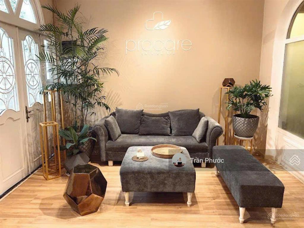 Cho thuê biệt thự sân vườn ngay đường hai bà trưng, phường vts, q3, dt12x22m 1 trệt 2 lầu sân vườn