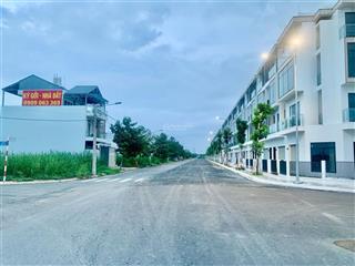 Bán nền sổ đỏ sẵn đường 21m đối diện t&t millennia city.giá 2,350 tỷ.ms.chinh 0909 063 ***