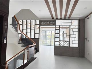 Bán căn shophouse đã hoàn thiện ngay trục cổng chính giá 7,368tỷ, nằm đường thái sơn 2 0909 063 ***