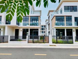 Biệt thự đẹp giá 8,2 tỷ (100%). vị trí đẹp, hàng hiếm gần công viên tiện ích, 0909 063 ***