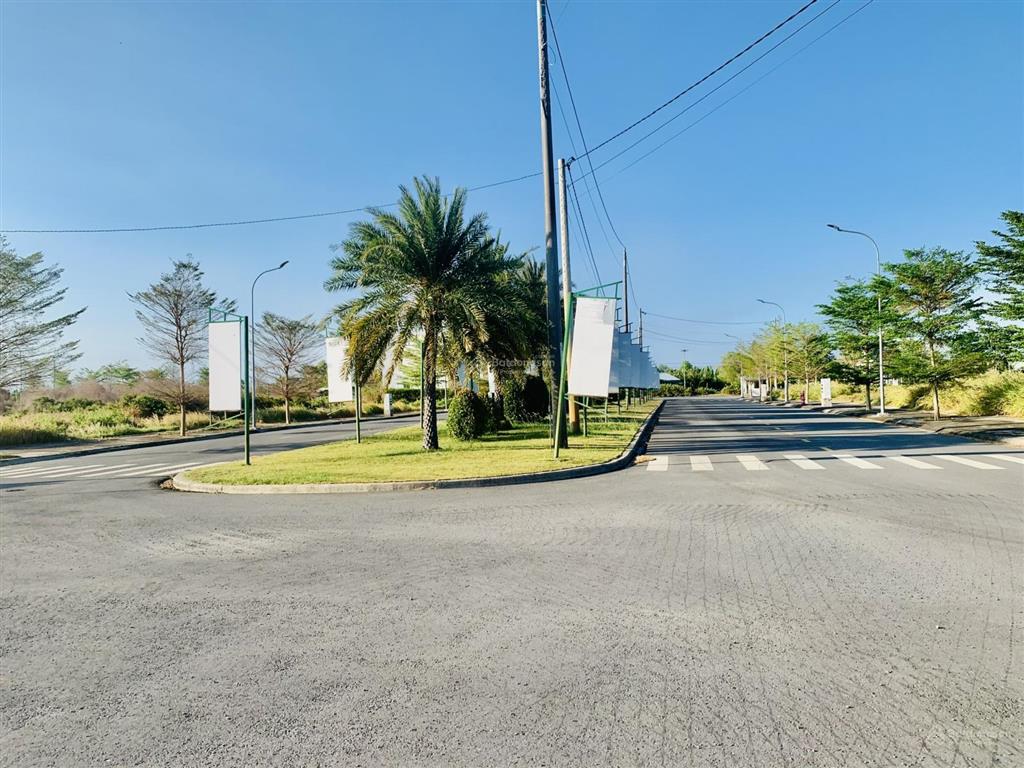 Bán gấp nền đất sổ đỏ 1,35 tỷ/80m, vị trí đẹp. bán lỗ so với giá gốc mua từ cđt 0909 063 ***.