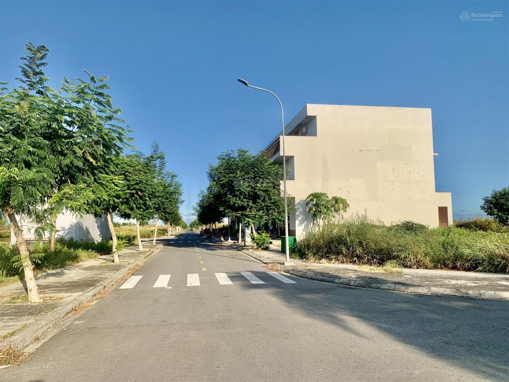 Bán gấp nền đất sổ đỏ 1,35 tỷ/80m, vị trí đẹp. bán lỗ so với giá gốc mua từ cđt 0909 063 ***.