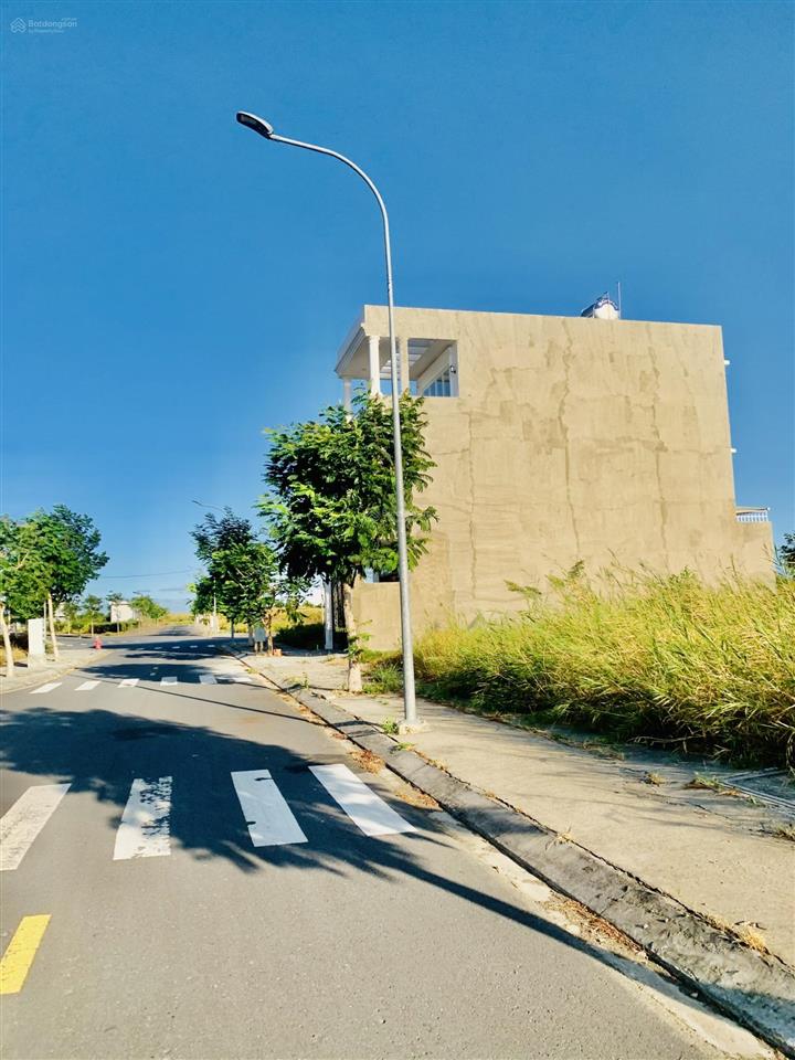 Bán gấp nền đất sổ đỏ 1,35 tỷ/80m, vị trí đẹp. bán lỗ so với giá gốc mua từ cđt 0909 063 ***.