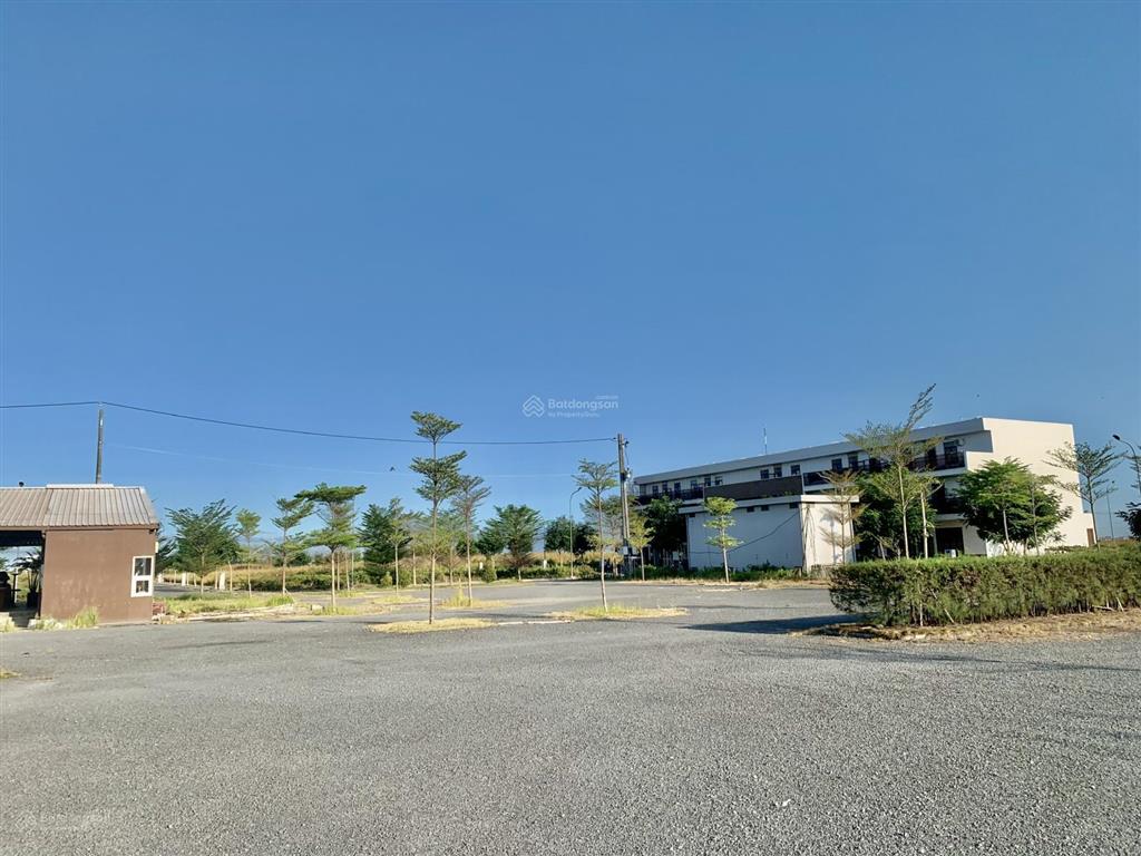 Bán gấp nền đất sổ đỏ 1,35 tỷ/80m, vị trí đẹp. bán lỗ so với giá gốc mua từ cđt 0909 063 ***.