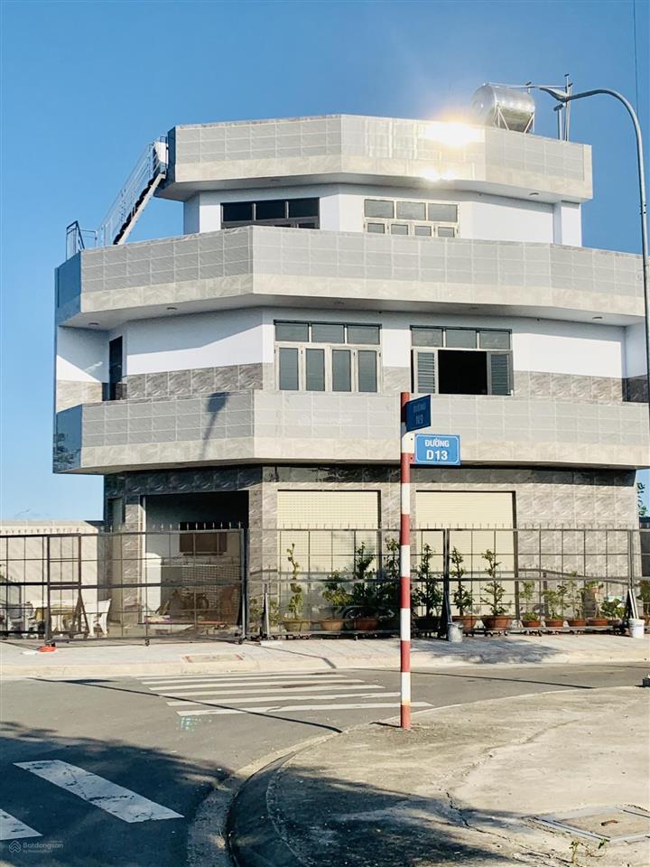 Bán gấp nền đất sổ đỏ 1,35 tỷ/80m, vị trí đẹp. bán lỗ so với giá gốc mua từ cđt 0909 063 ***.