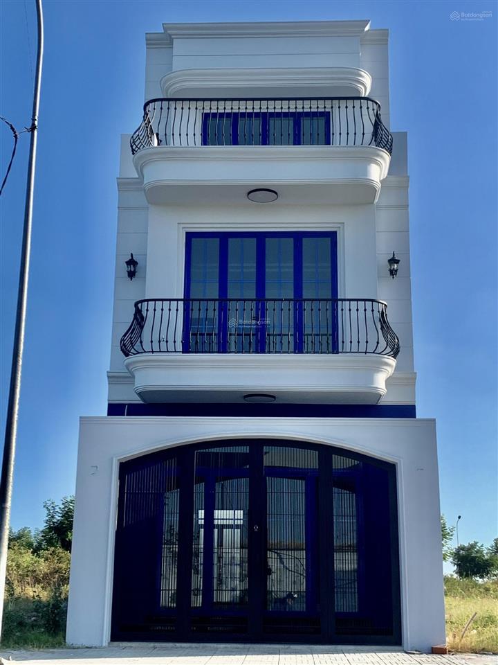 Bán gấp nền đất sổ đỏ 1,35 tỷ/80m, vị trí đẹp. bán lỗ so với giá gốc mua từ cđt 0909 063 ***.