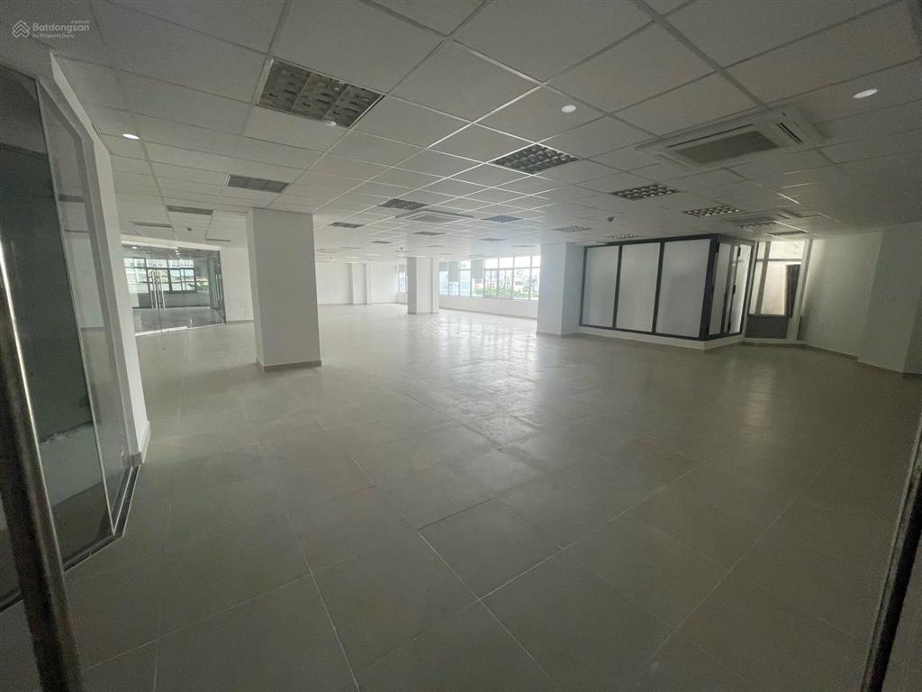 Cho thuê văn phòng mặt tiền đường hoàng diệu diện tích 200m2, 300m2, 500m2  0938 202 ***
