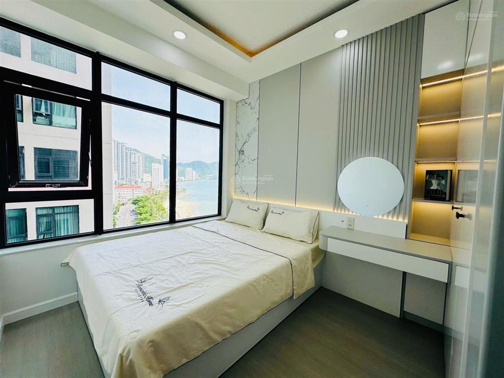 Không nên bỏ lỡ 1 căn hộ nằm tại tầng 12a mã căn 28 tòa oc1b view xéo biển, nội thất mới 99%