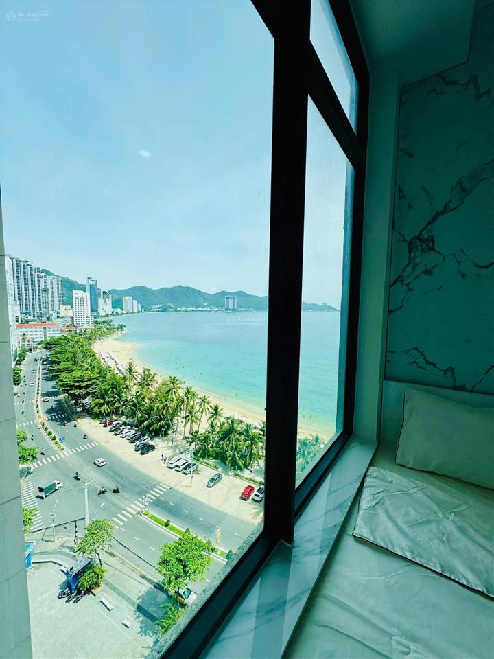 Không nên bỏ lỡ 1 căn hộ nằm tại tầng 12a mã căn 28 tòa oc1b view xéo biển, nội thất mới 99%