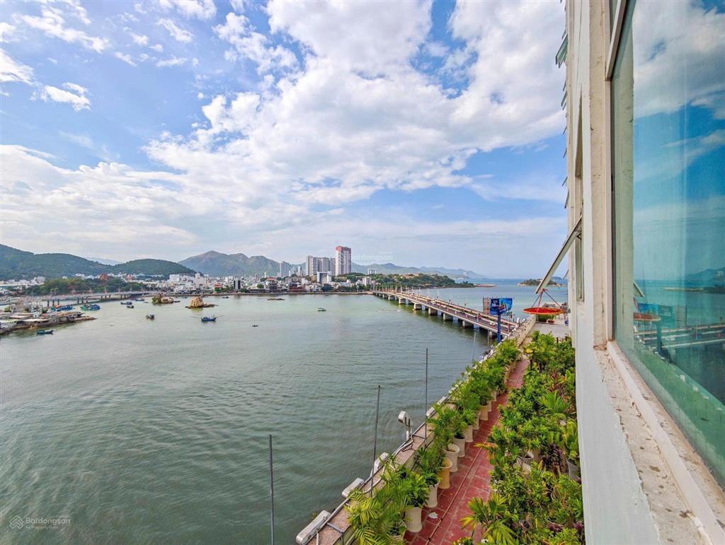 Hạ giá bán nhanh căn hộ tại mường thanh 04 trần phú, căn 12, view sông, nội thất luxury giá tốt