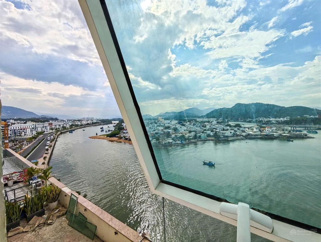 Hạ giá bán nhanh căn hộ tại mường thanh 04 trần phú, căn 12, view sông, nội thất luxury giá tốt