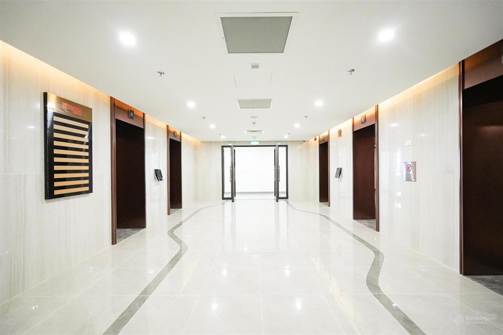 Nổi bật cho thuê 137m2 văn phòng hạng b + mới toanh tại 136 hồ tùng mậu