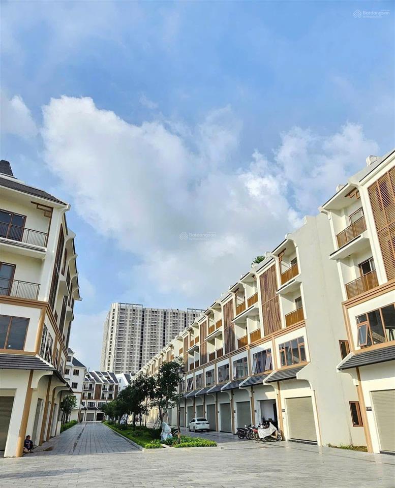 Tôi bán liền kề khu nhật 110m2 áp góc ngay chân chung cư wisteria, xây 5 tầng siêu đẹp, đã có sổ