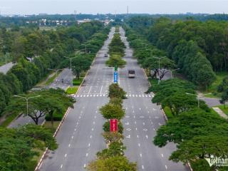 Bán nền đất 150m2 mặt đường 25m  sổ hồng sang tên ngay  cách vành đai 4 200m