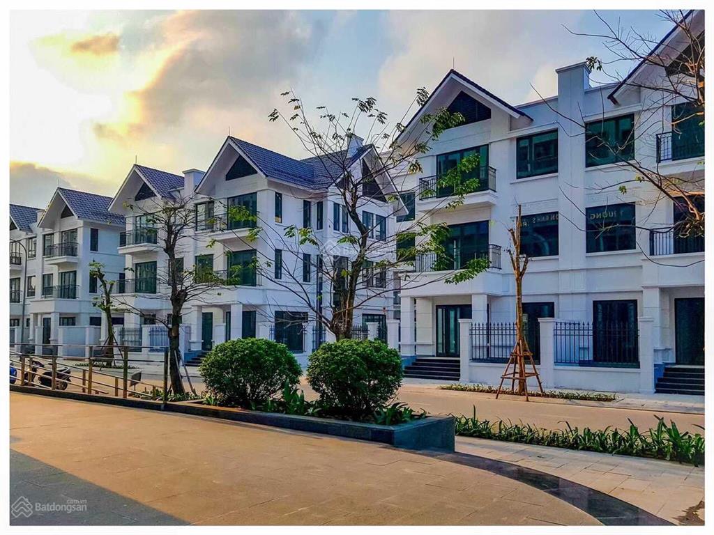 Chính chủ bán biệt thự 180m2, liền kề 78m2 90m2 mặt đường 13m.  xem nhà mr. hùng 0934 364 ***
