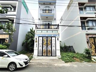 Bán gấp nhà đẹp đường 10m kdc sài gòn mới. tặng full nội thất. giá chỉ 7.68 tỷ