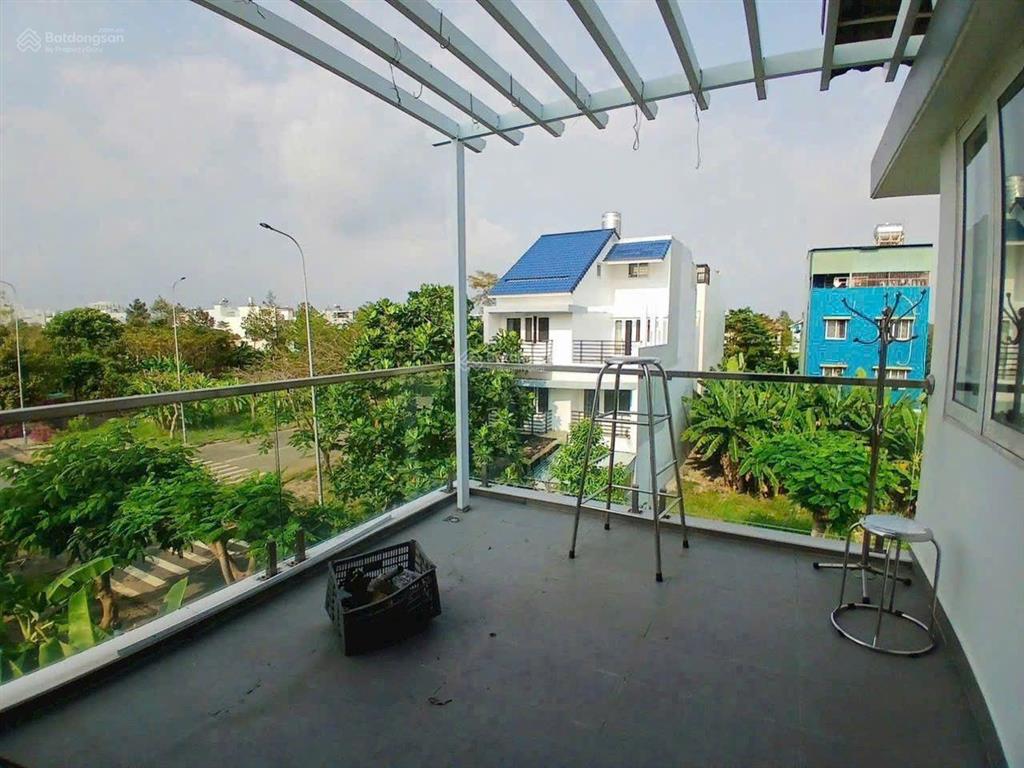 Căn rẻ nhất kdc vạn hưng phú, dt 7x16m, 3 tầng áp mái. giá chỉ 9.99 tỷ