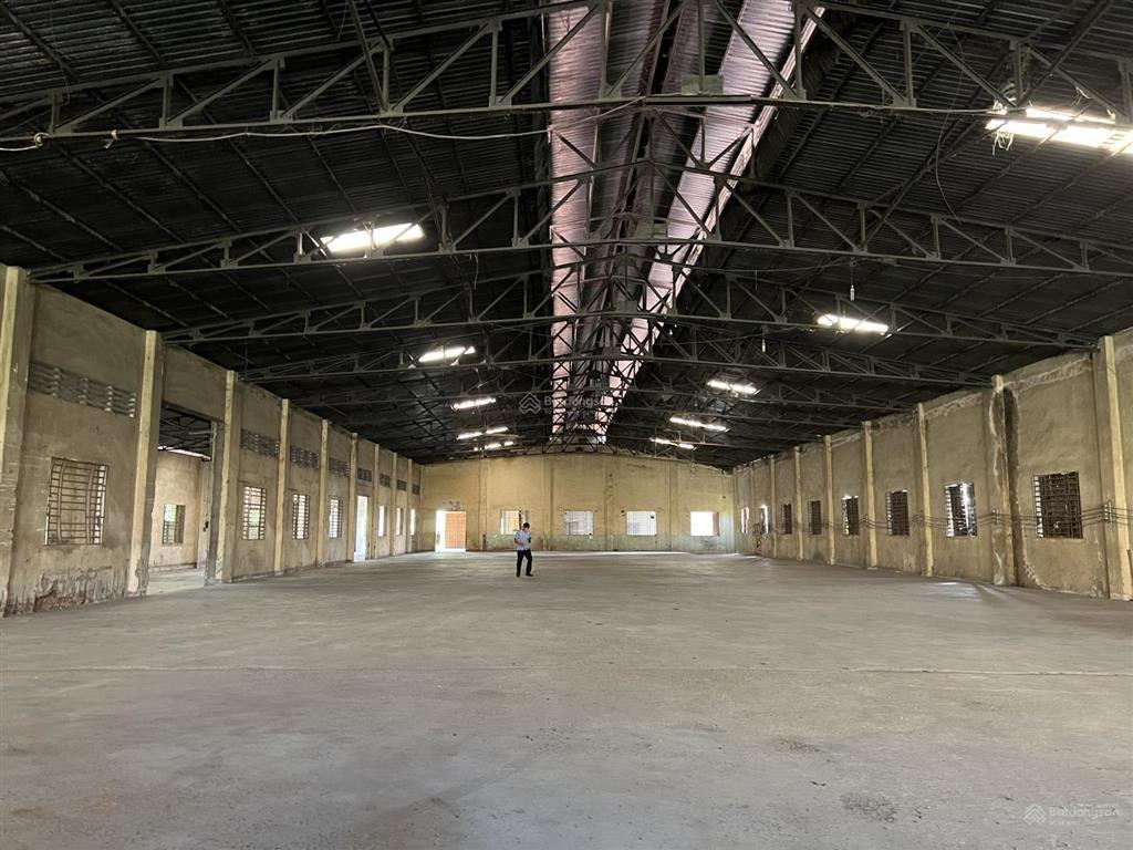 Cần cho thuê kho xưởng sản xuất, ngay chân cao tốc dầu giây  phan thiết và ql1, 6.400m2, 80tr/th