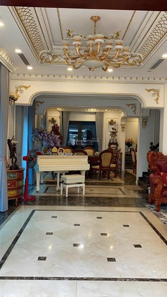 Bán biệt thự đẹp ngay lê văn lương  trung hoà, 250m2, 4,5 tầng. mặt tiền góc rộng, giá chỉ 68 tỷ