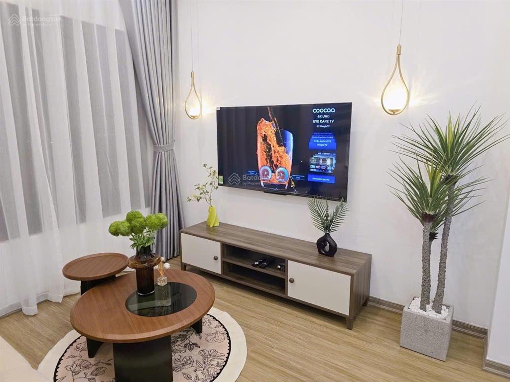 Chính chủ gửi bán căn hộ 2n toà i4 diện tích 55m tầng trung full nội thất, 4,2 tỷ. 0976 912 ***