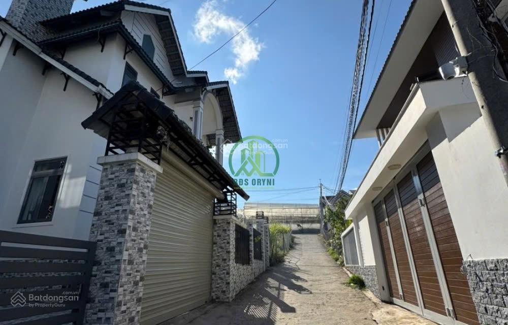 Cần bán gấp lô đất đẹp đường nam hồ  p11  đà lạt, giá 7,39 tỷ