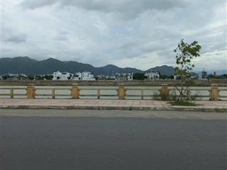 Cần bán lô đất đường bờ kè trần phú, thị trấn diên khánh. dt 136,4m2 ngang 6m. giá 4 tỷ 350 triệu