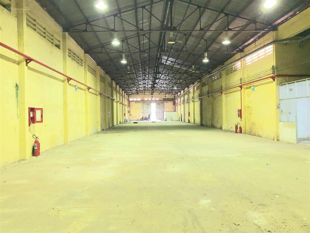 Cho thuê kho xưởng ngay trung tâm tp.hcm, dt 650m2, đường xe container