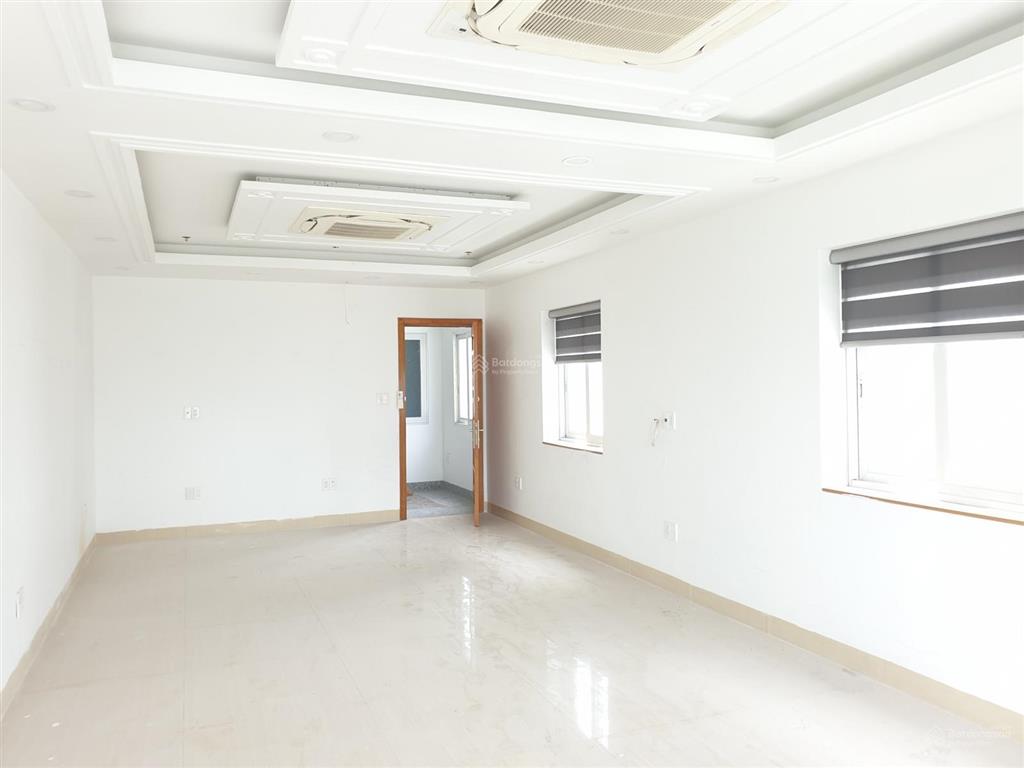 Cho thuê văn phòng diện tích 55m2 mặt tiền đường điện biên phủ, đối diện landmark 81