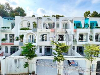 Bán nhà mới trung tâm thị trấn long thành  trung tâm huyện trường học bệnh viện