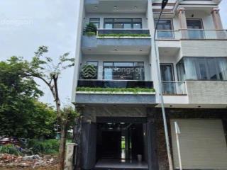 Cần tiền bán gấp căn nhà 100m2 ngay chợ bình chánh sổ hồng riêng, tặng full nội thất