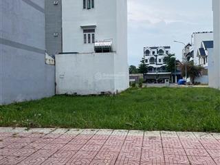 Xả bán gấp lô 6m x17,5m = 105m2 view hồ sinh thái 15ha kdc tân đô  tỉnh lộ 10, sổ riêng