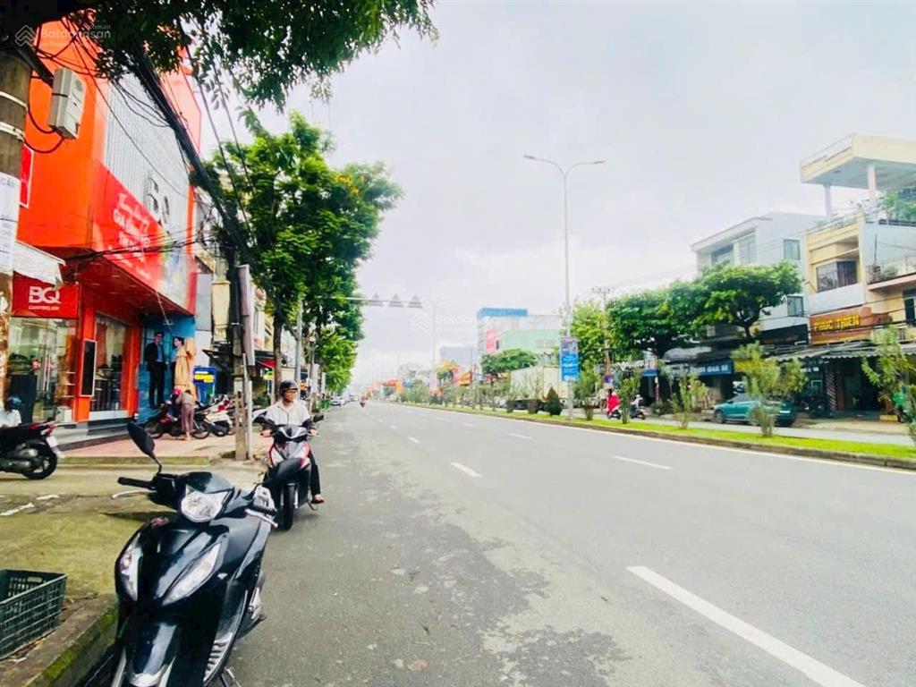 Nhà 3 tầng mặt tiền đường 33m tôn đức thắng. cạnh chợ hòa khánh. s = 94m2 ngang 6.25m giá 13.5 tỷ