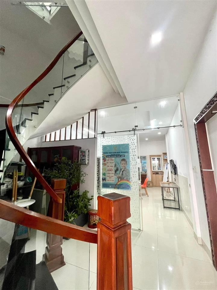 Nhà 4 tầng mặt tiền đường 10m5 hồ tùng mậu. cạnh ngã tư hoàng thị loan. s= 100m2 ( 5x20) giá 10.55