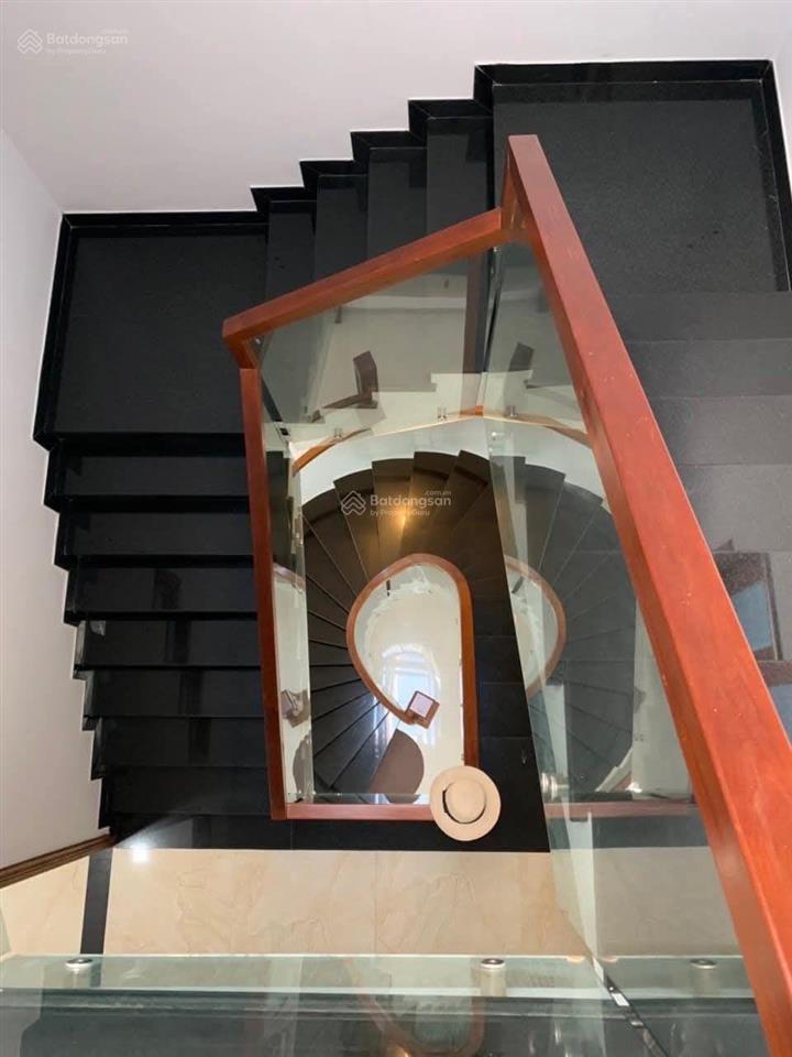 Nhà 4 tầng mặt tiền đường 10m5 hồ tùng mậu. cạnh ngã tư hoàng thị loan. s= 100m2 ( 5x20) giá 10.55