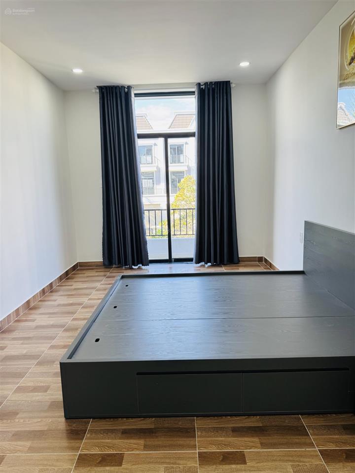 Cho thuê căn nhà trục chính dự án phúc an garden mới 100%, đầy đủ nội thất cao cấp 13tr/tháng