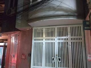 Cho thuê nhà nguyên căn trong ngõ đường tựu liệt  35m2, 3.5 tầng, 3 pn, 4wc