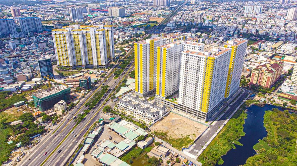 Diamond riverside 2pn hướng đông giá 3,1 tỷ  view hồ bơi và q1