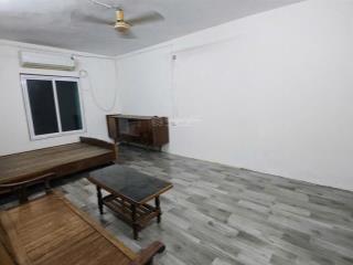 Cho thuê tập thể khu b dt 50m2  2 pn giá 5.3 tr/tháng.  0917 872 ***