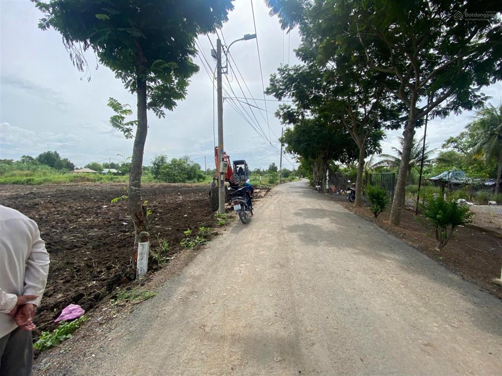 Chủ kẹt hạ giá bán 2.400m2 góc 2 mt qh dân cư xã hưng long